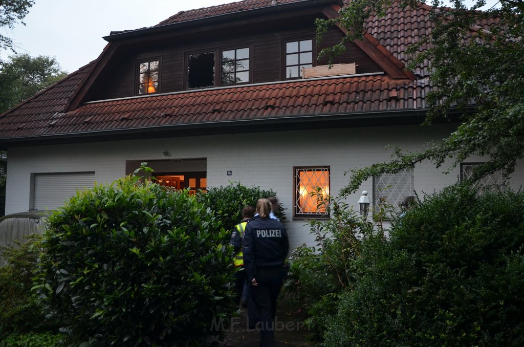 Feuer Einfamilienhaus Koeln Ostheim Saarbrueckerstr P34.JPG